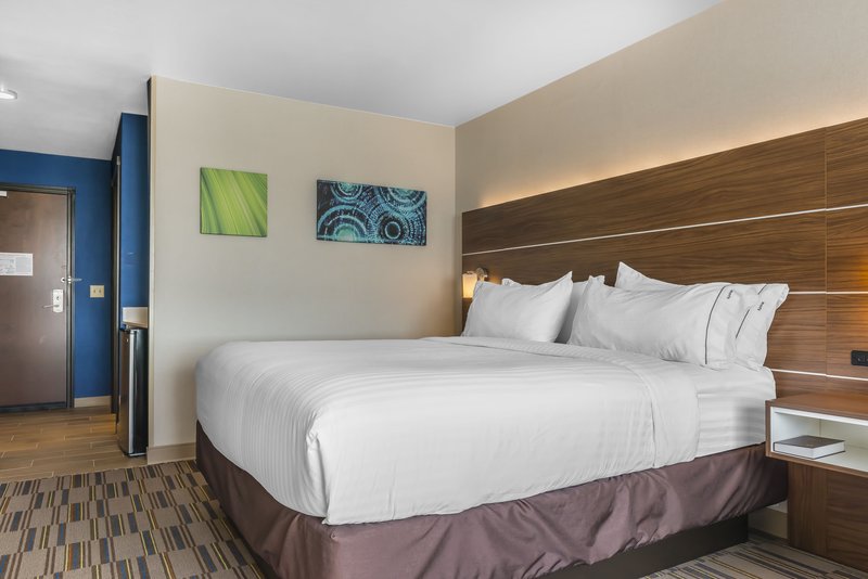 Holiday Inn Express and Suites Clarion