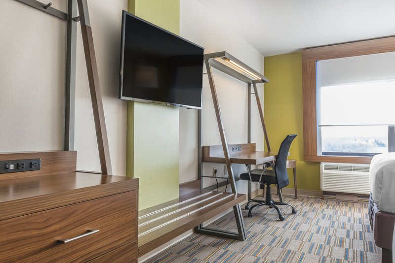 Holiday Inn Express and Suites Clarion