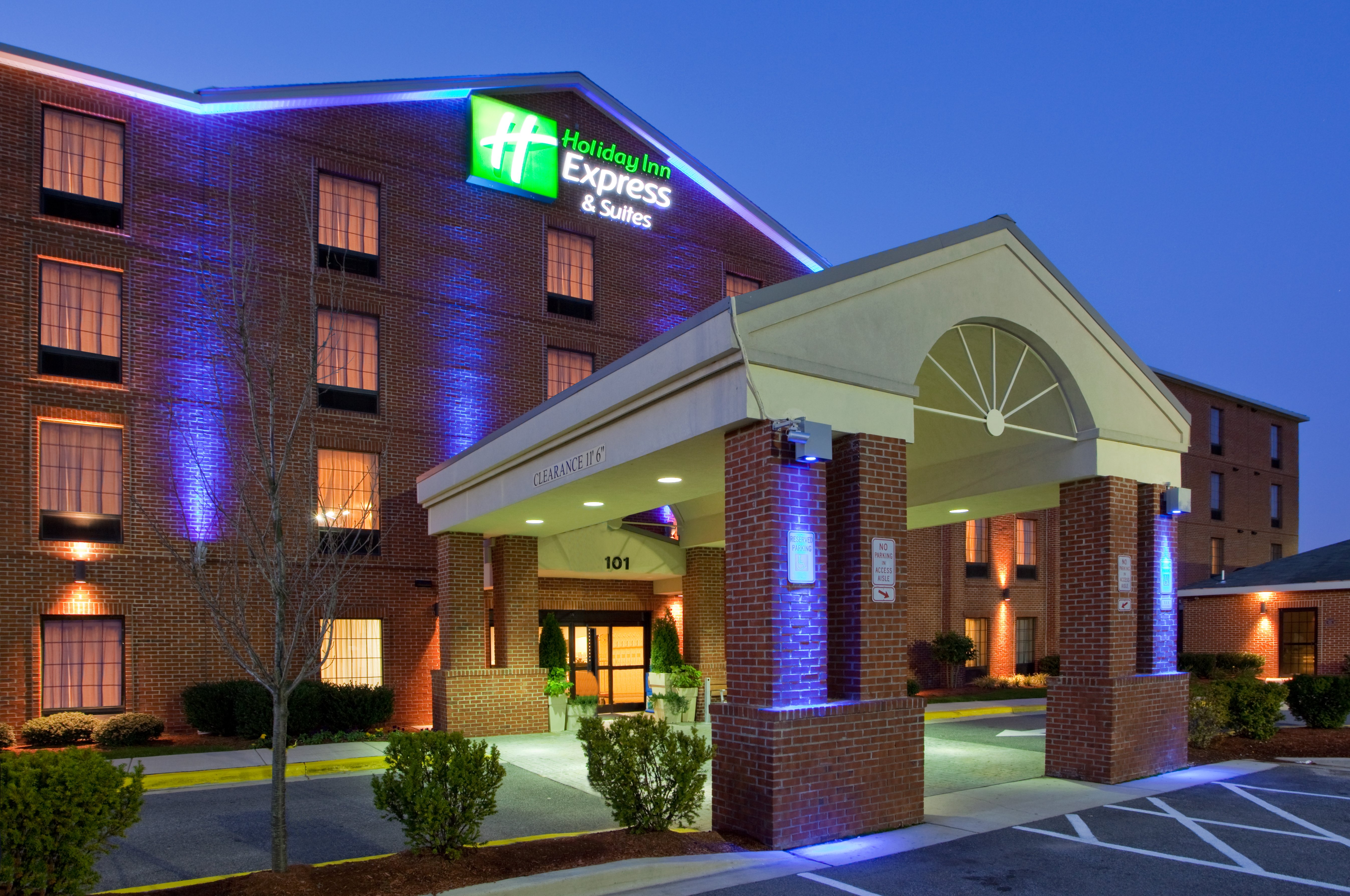 Holiday Inn Express & Suites