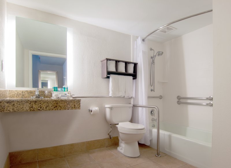 KING MOBILITY ACCESSIBLE TUB NONSMOKING