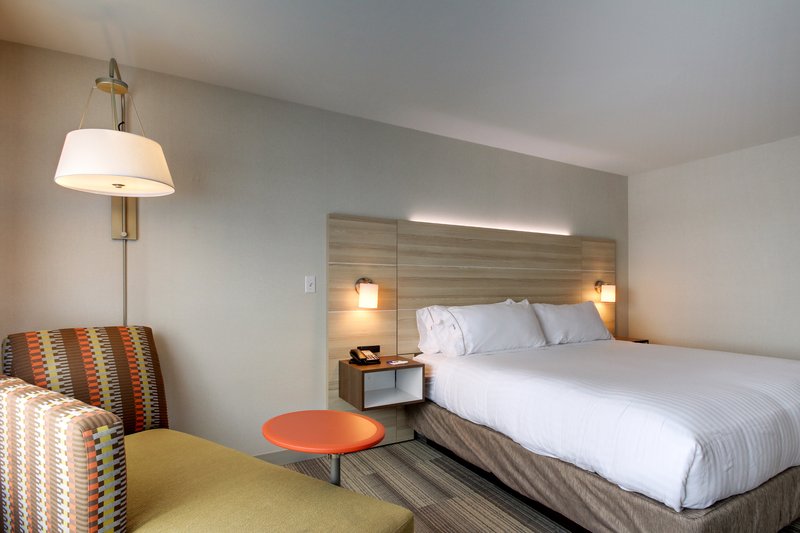 Holiday Inn Express and Suites Galesburg