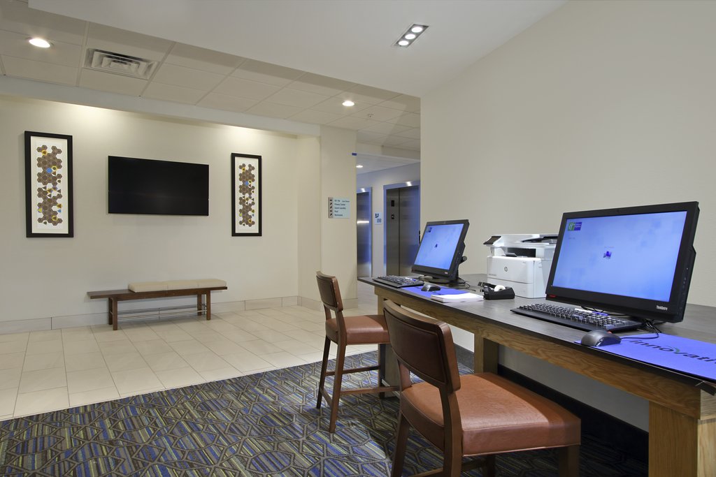 Holiday Inn Express & Suites COLUMBUS NORTH