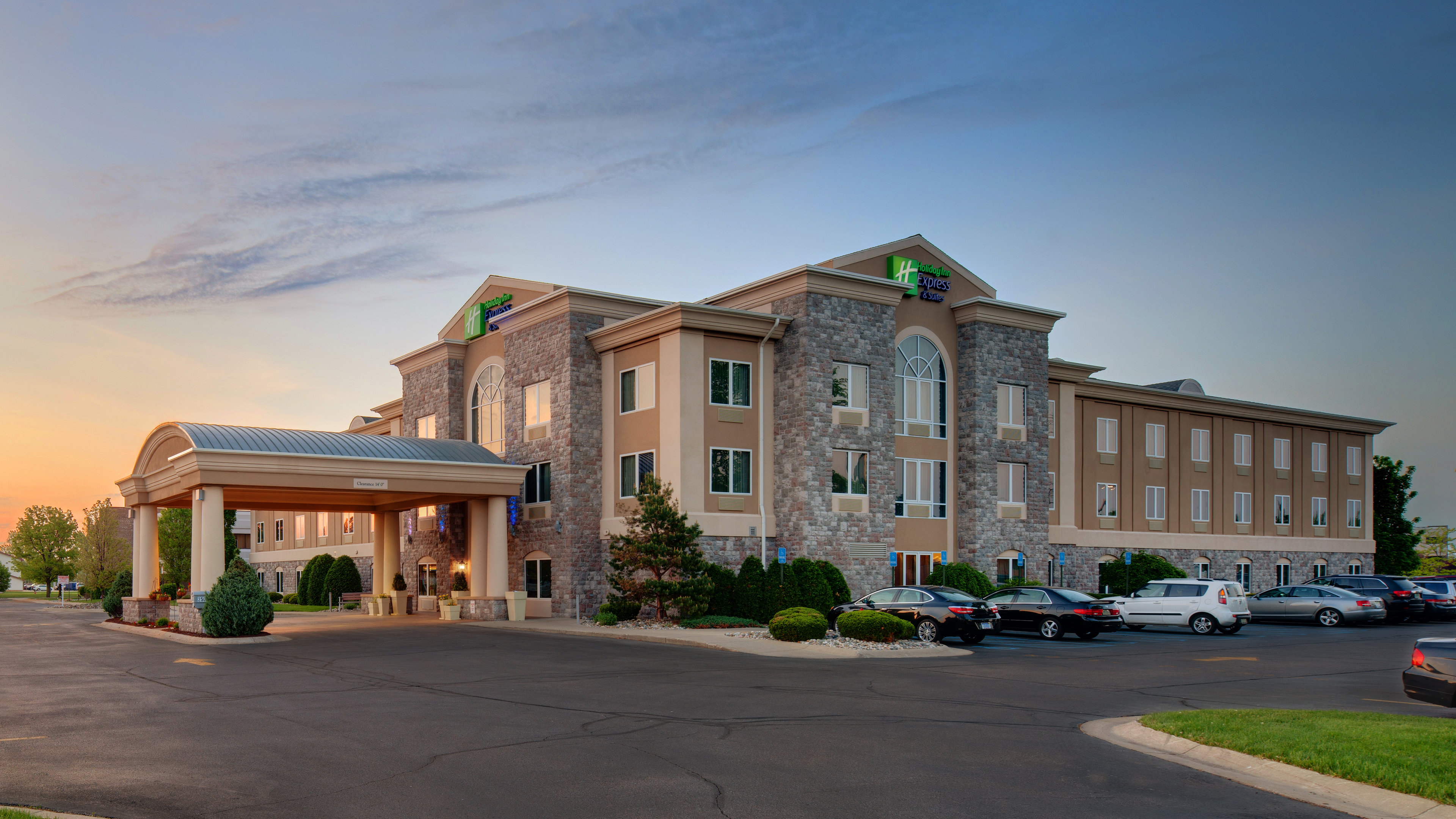 Holiday Inn Express & Suites