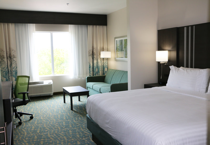 Holiday Inn Express and Suites Hendersonville SE – Flat Rock