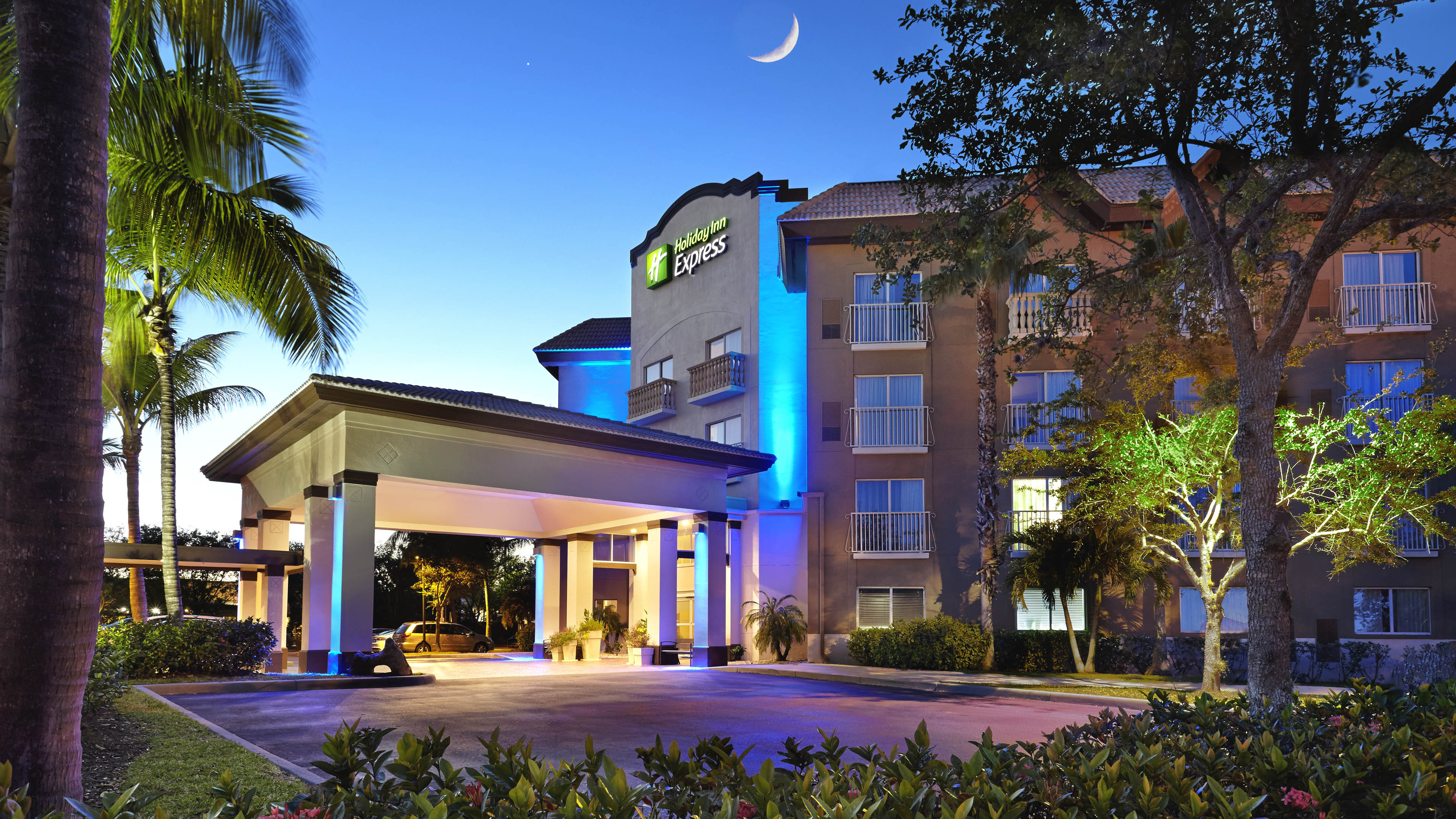 Holiday Inn Expres/Suites Downtown
