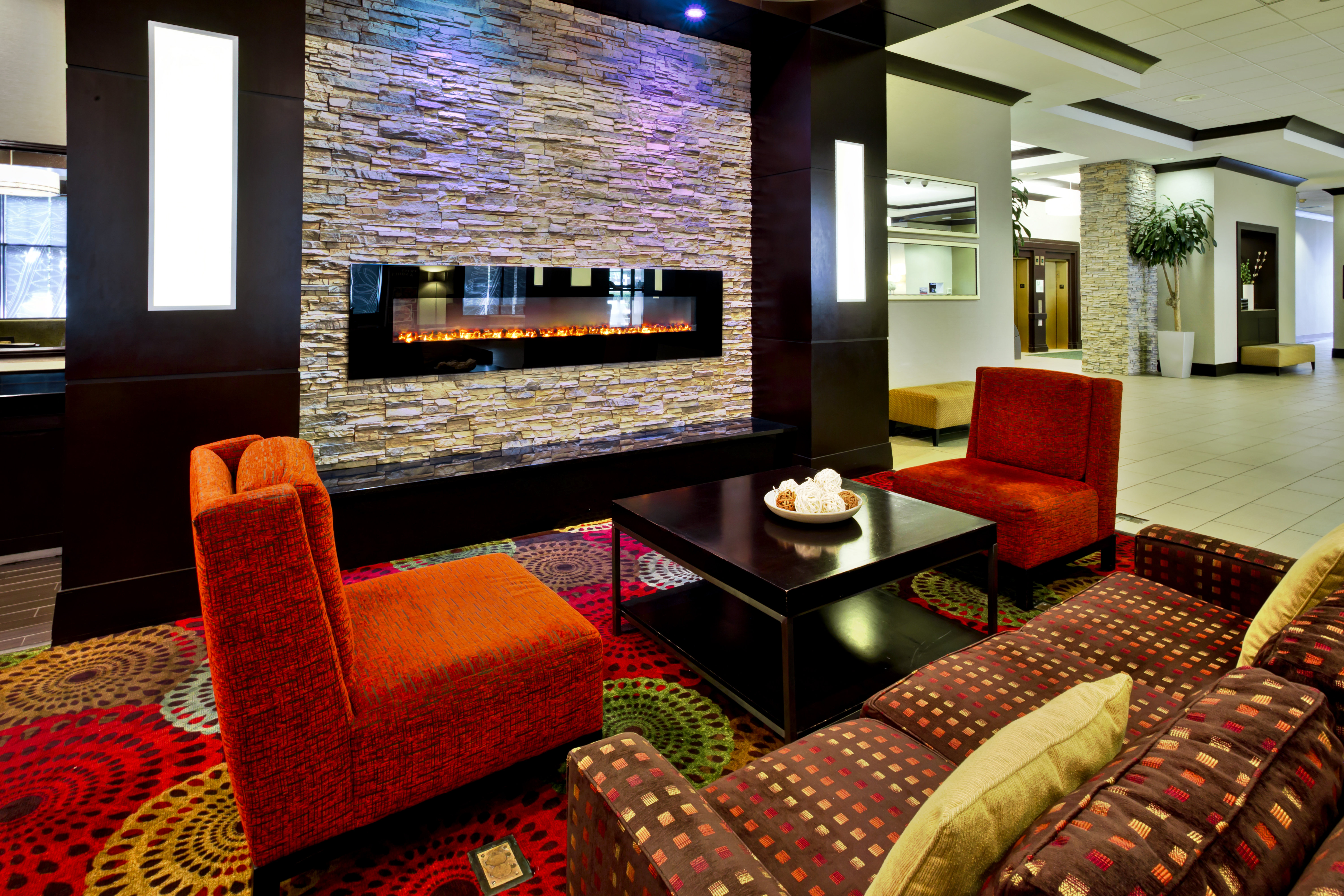 Holiday Inn Hotel & Suites