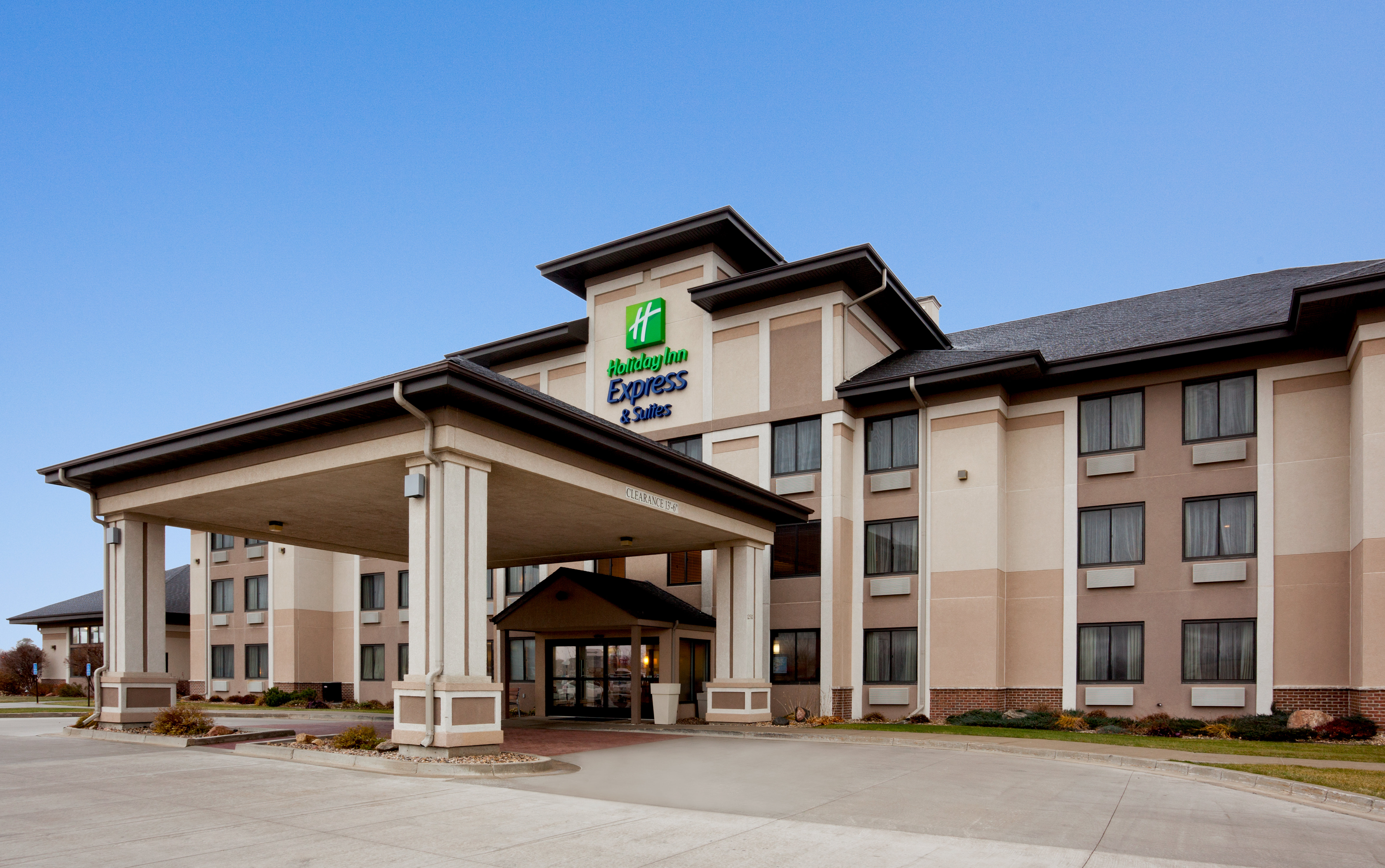 Holiday Inn Express & Suites Worthington
