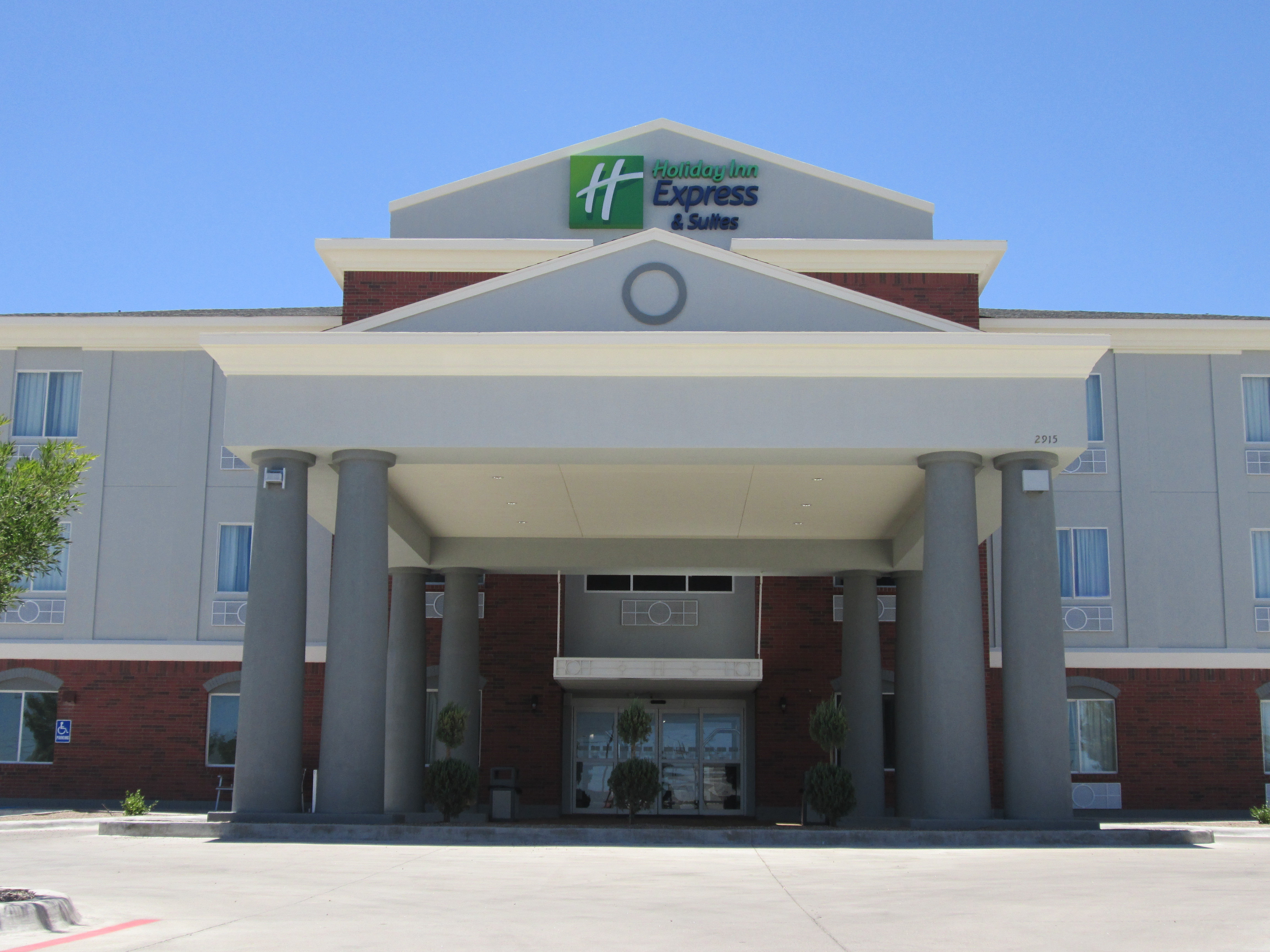 Holiday Inn Express Hotel & Suites