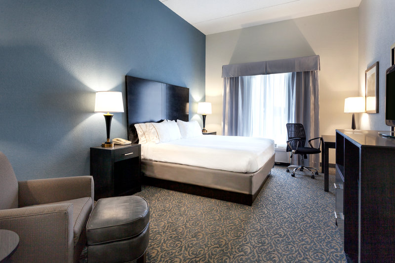 1 KING BED GROUND FLOOR NONSMOKING