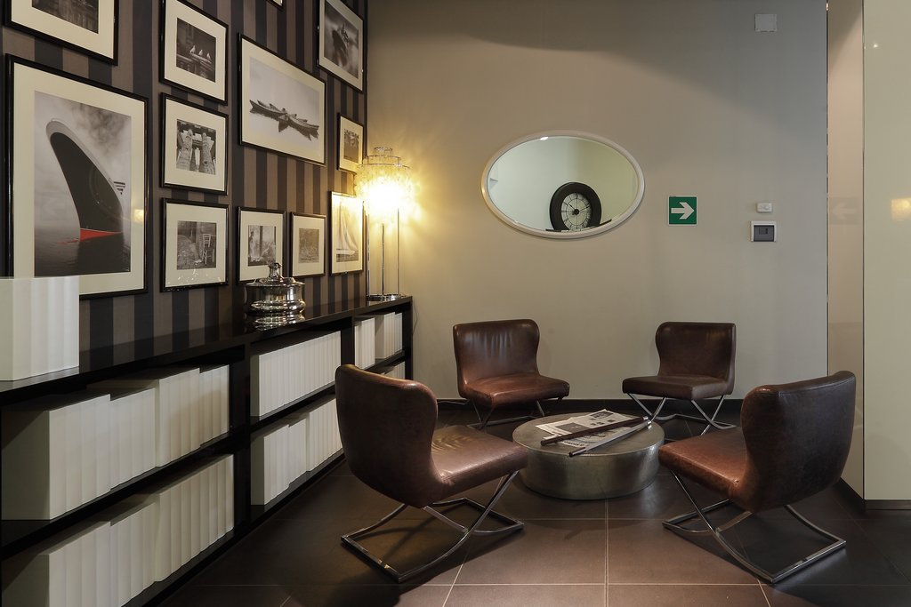 Have a cup of coffee/tea in our lounge