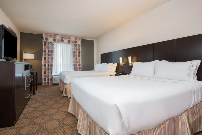 TWO QUEEN BEDS NONSMOKE