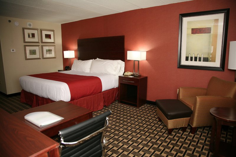 Holiday Inn NEW LONDON NORTH