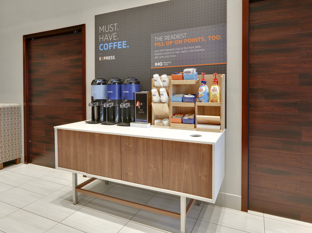 We’re big on the little things. Like Wi-Fi, coffee and tea.
