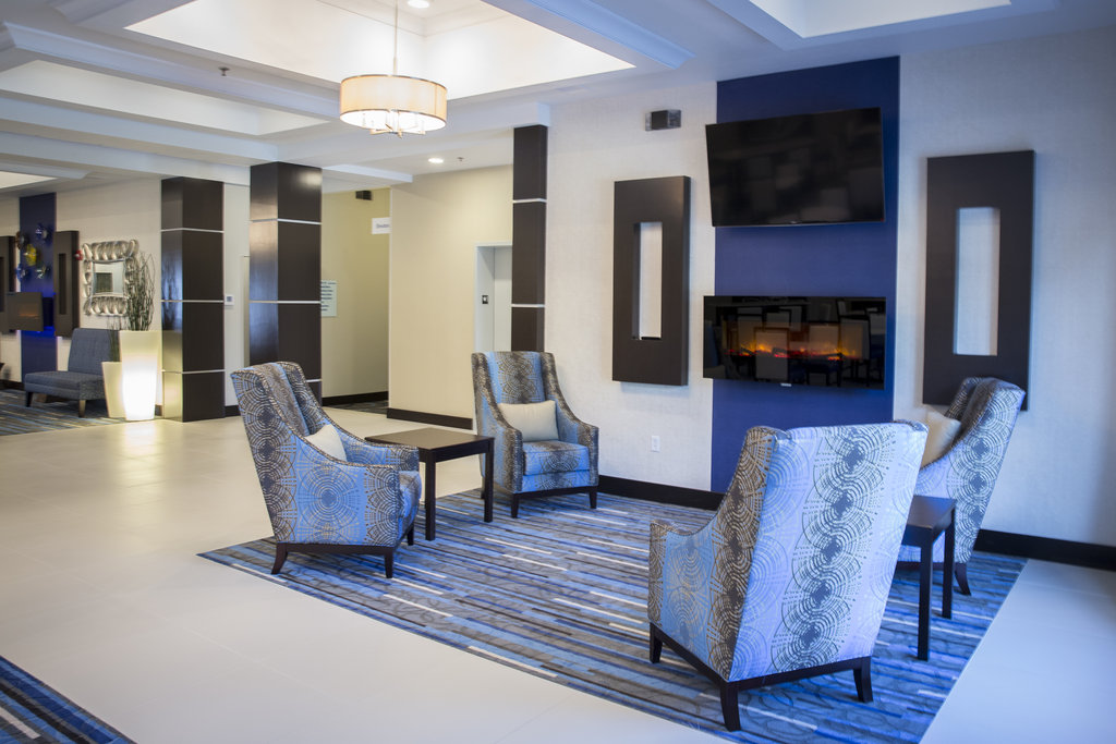 Meet up with friends, relax and unwind in our lobby.
