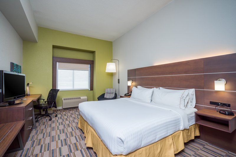1 KING BED JACUZZI NONSMOKING