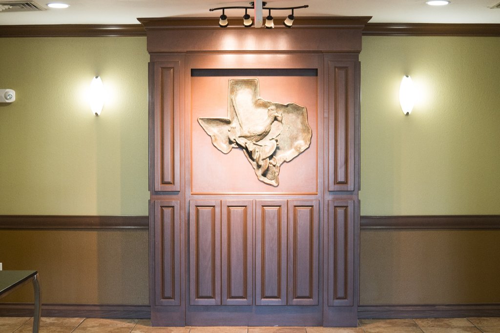 Holiday Inn Express Southwest Lubbock - Wolfforth Hotel Lobby Art
