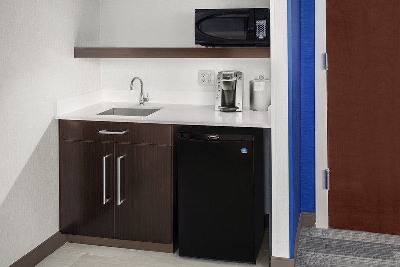 2 DOUBLE BEDS SUITE FEATURE NONSMOKING