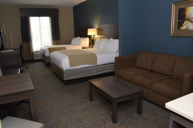 TWO QUEEN BEDS NONSMOKE