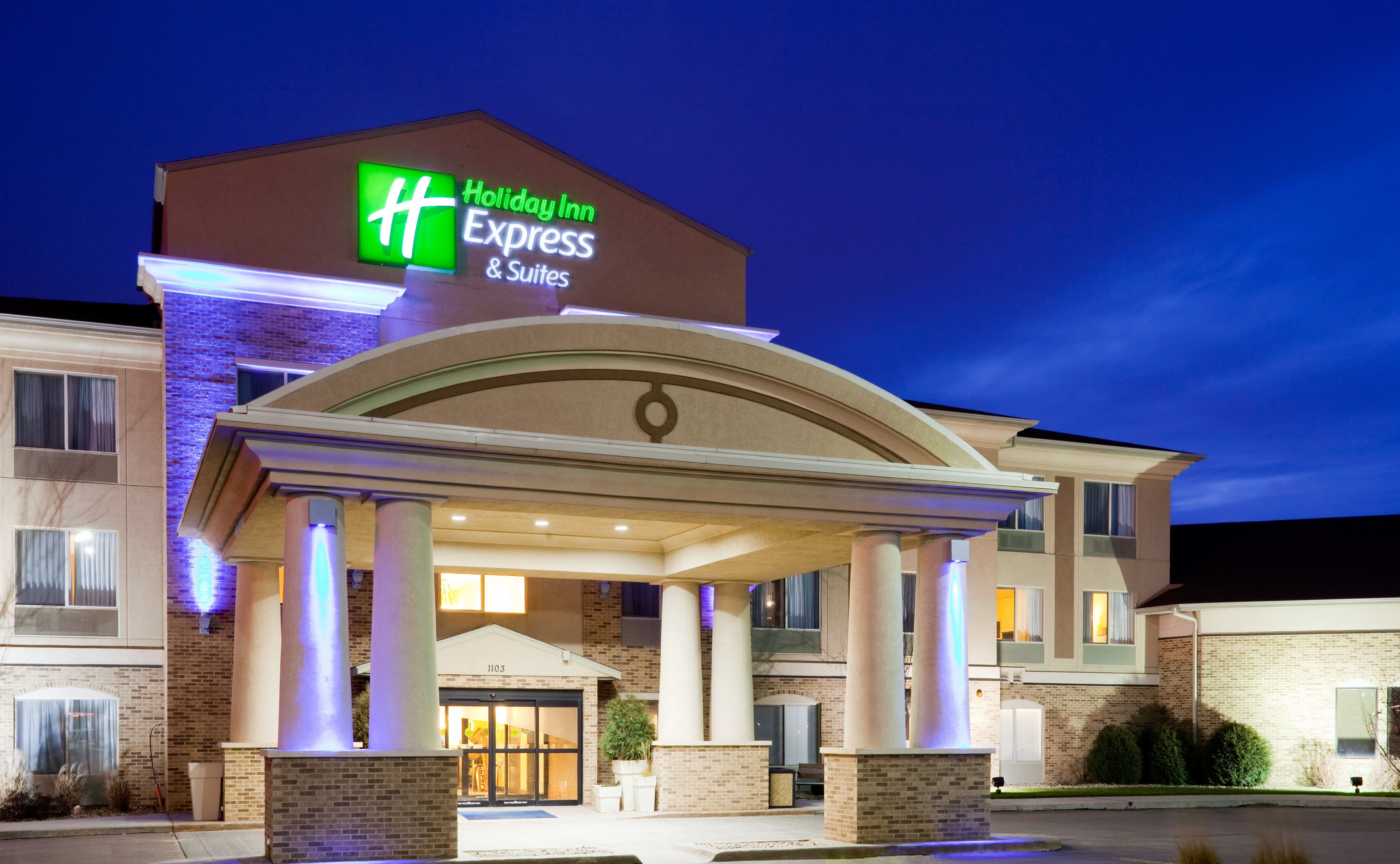 Holiday Inn Express Hotel & Suites