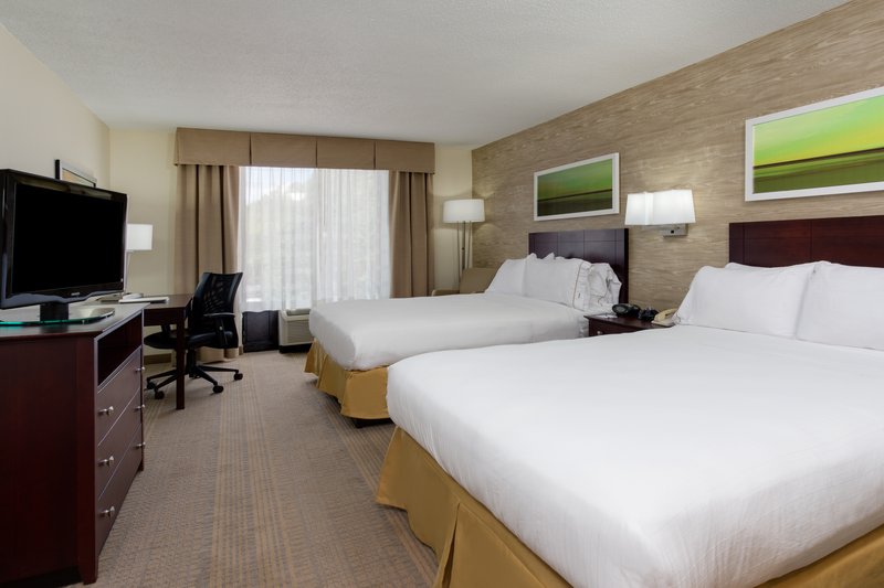 TWO QUEEN BEDS NONSMOKE