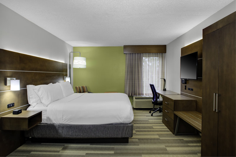 HOLIDAY INN EXP CHESTER