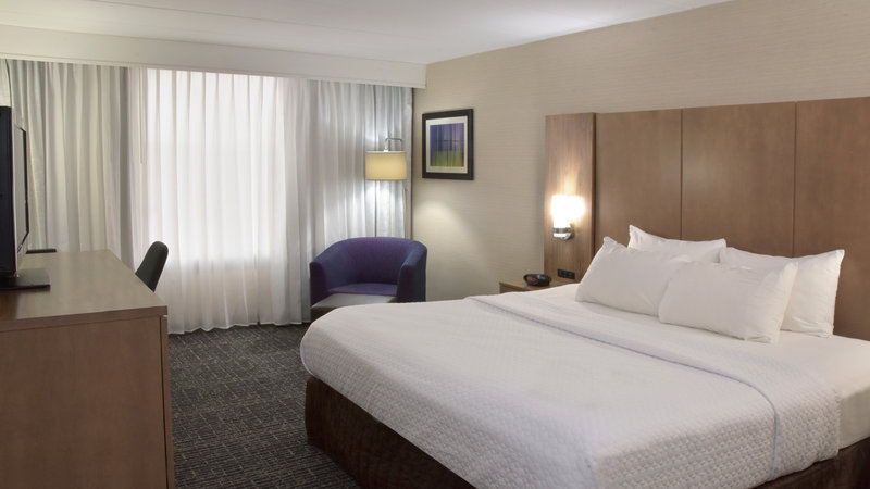 CROWNE PLAZA MIDDLEBURG HEIGHT