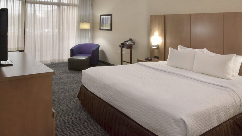 CROWNE PLAZA MIDDLEBURG HEIGHT