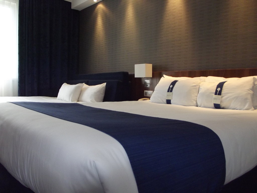 Holiday Inn Express Strasbourg - Sud Room Type - Standard Twin Room with Two Twin Beds and Sofa Bed Holiday Inn Express Strasbourg - Sud Room Type - Standard Twin Room with Two Twin Beds and Sofa Bed