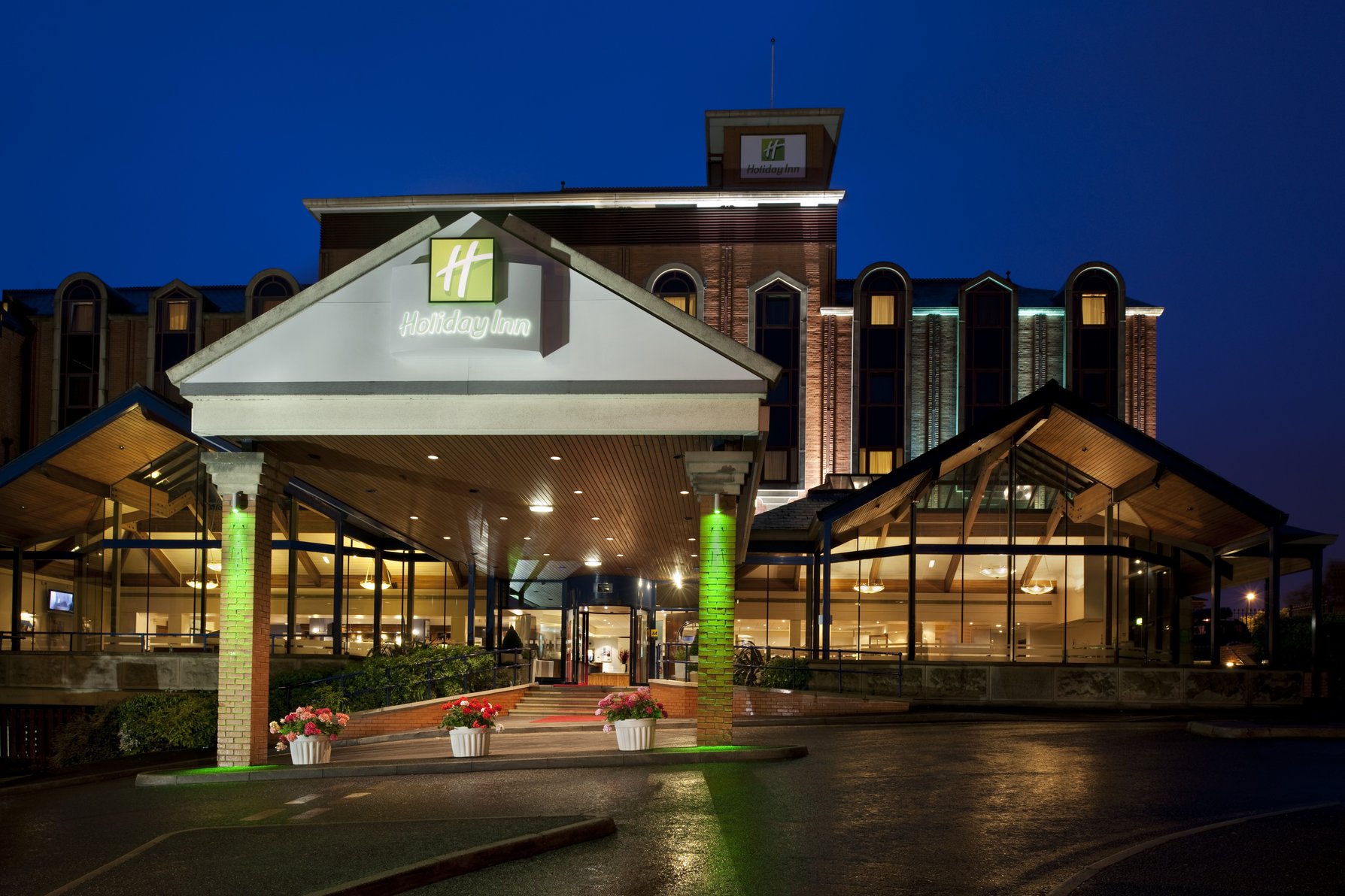 Holiday Inn Bolton Exterior Feature