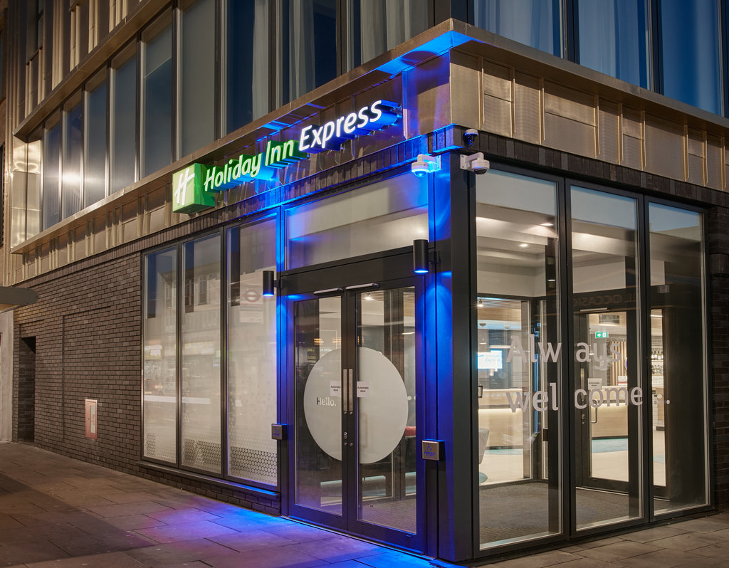 Welcome to the Holiday Inn Express hotel in London - Ealing