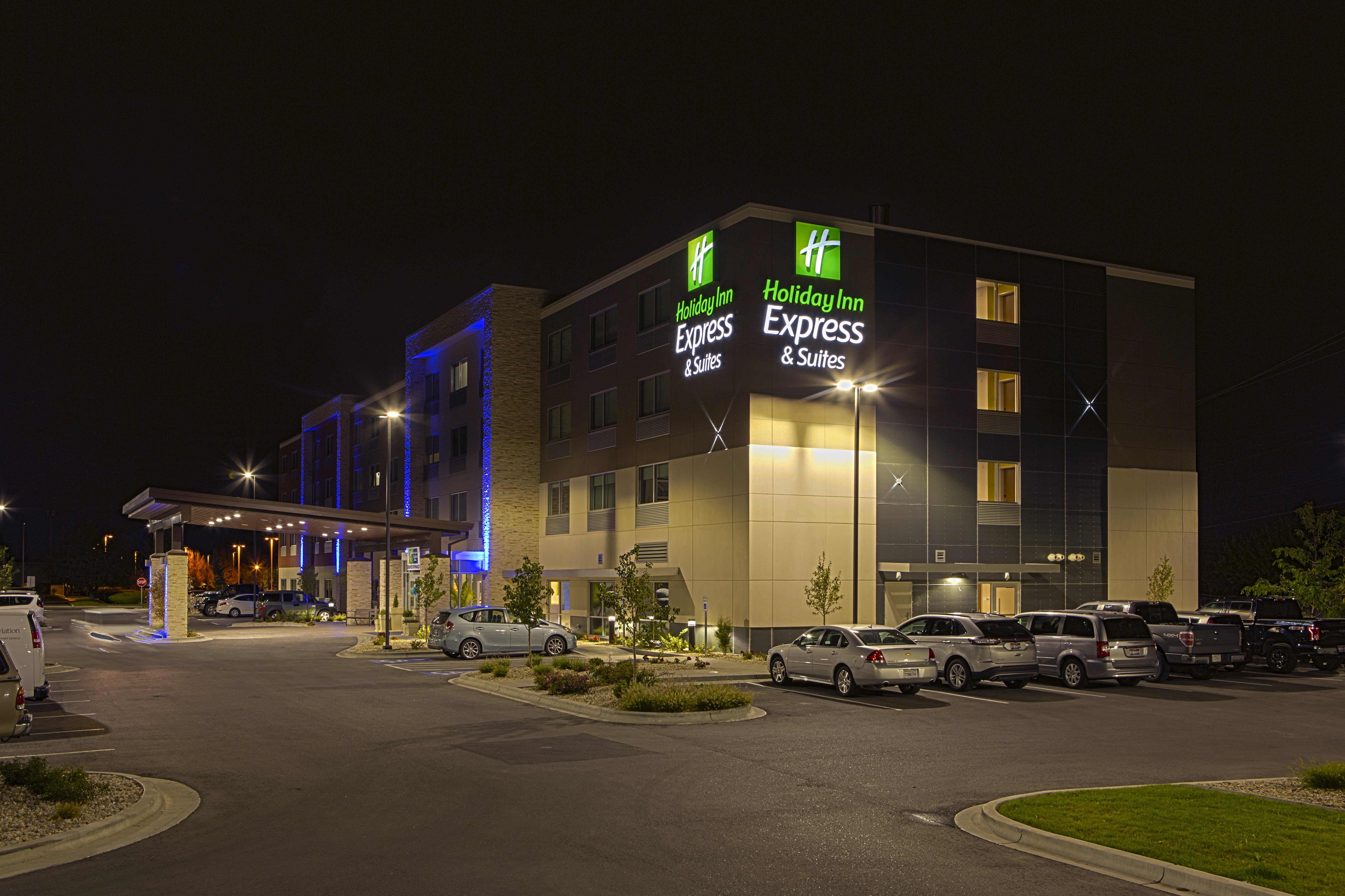 Holiday Inn Express & Suites Airport