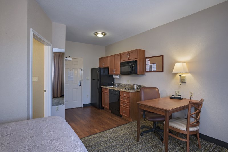 STUDIO SUITE WITH 1 QUEEN BED NONSMOKING