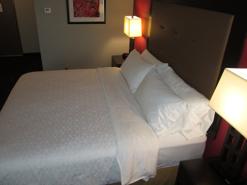 HOLIDAY INN EXP CLOVERDALE