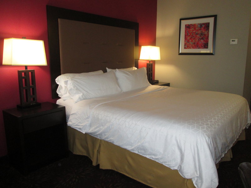 1 KING BED WHIRLPOOL NONSMOKING