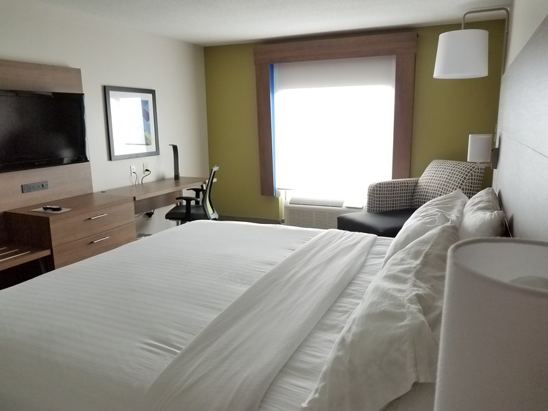 HOLIDAY INN EXPRESS & SUITES LENOIR CITY