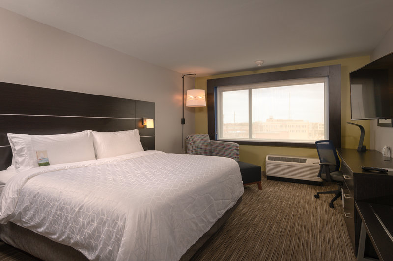 Holiday Inn Express and Suites Tulsa Downtown