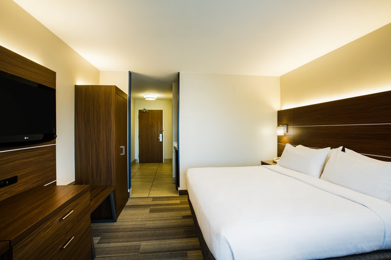 HOLIDAY INN EXP STES CEDAR CIT