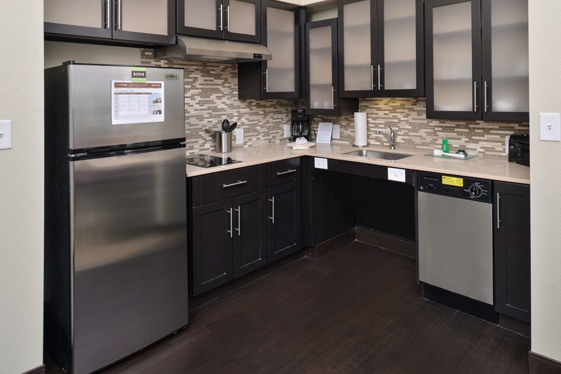 Staybridge Suites Rochester – Commerce DR NW