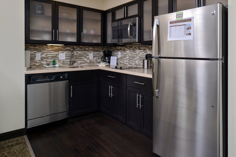 Staybridge Suites Rochester – Commerce DR NW