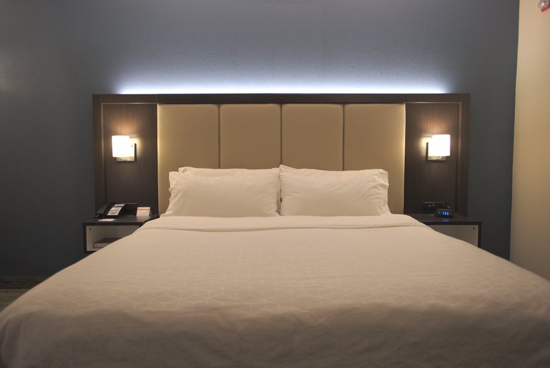 HOLIDAY INN EXPRESS ANDERSON