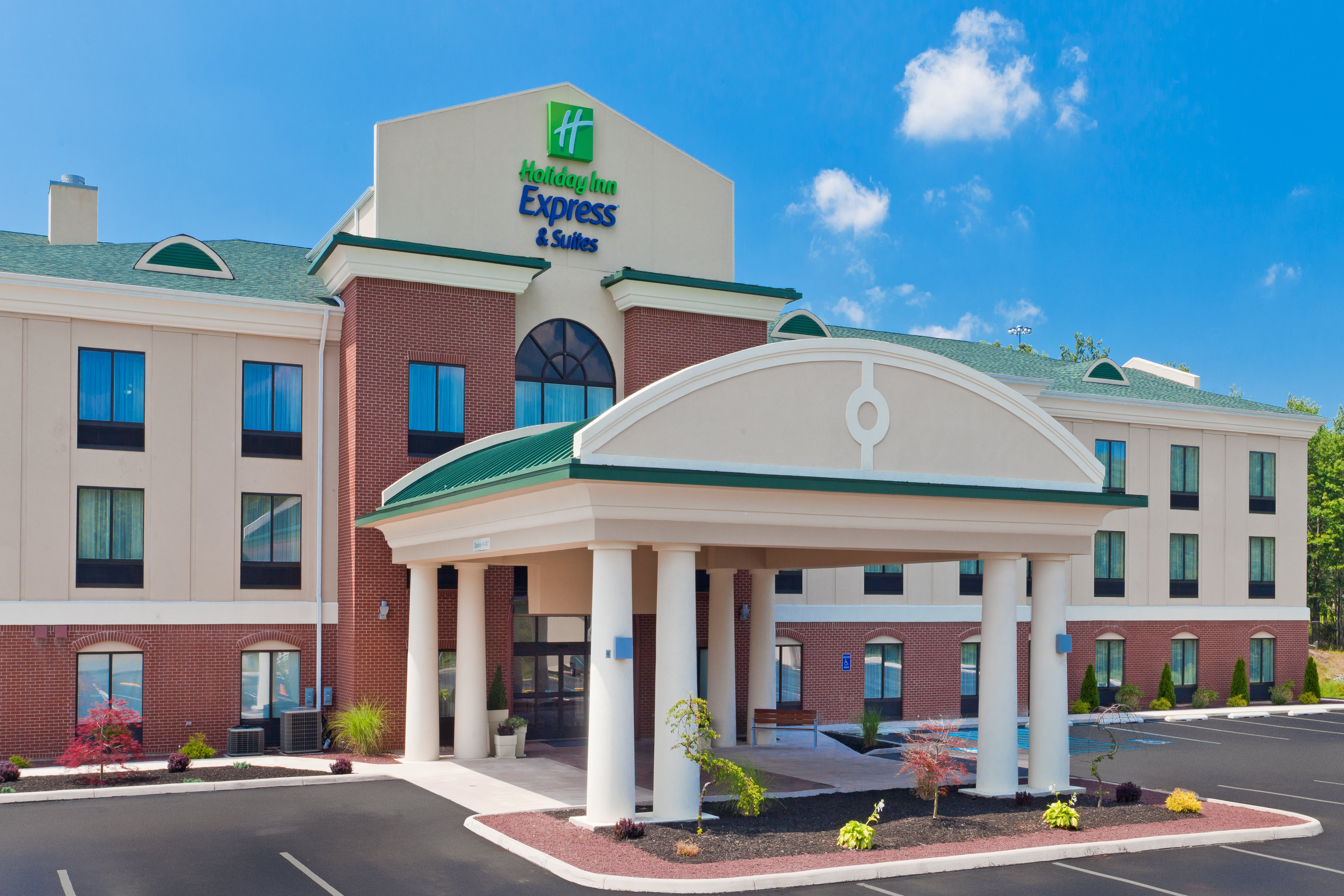 Holiday Inn Express Hotel & Suites