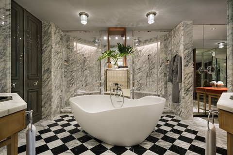 Rosewood Hong Kong Suite Bathroom