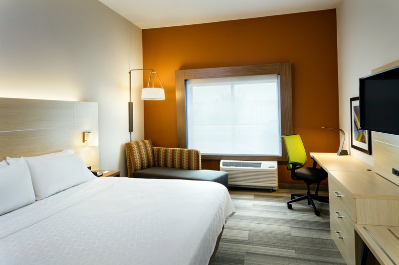 Holiday Inn Express and Suites Medford