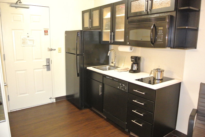 STUDIO SUITE W 1 QUEEN BED NONSMOKING