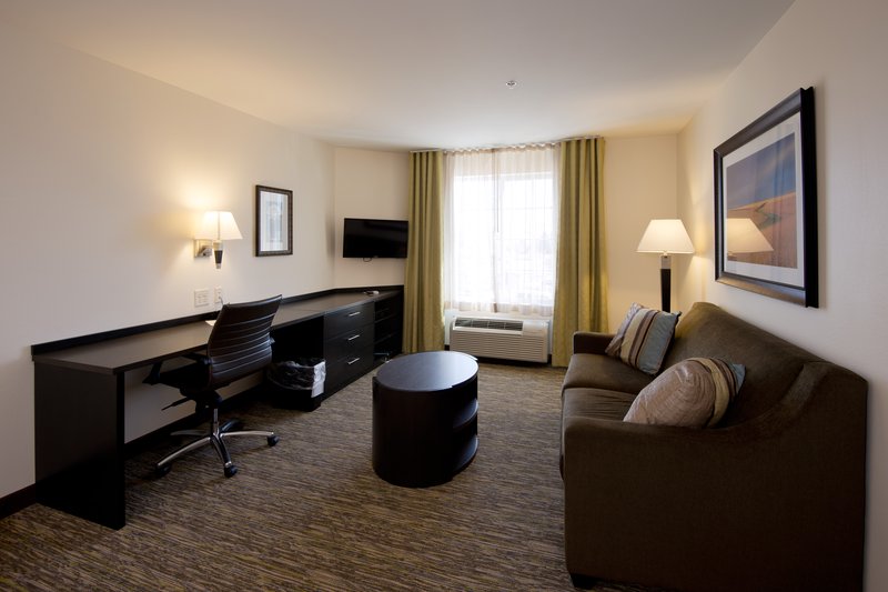 1 BDRM SUITE 1 KING NONSMOKE