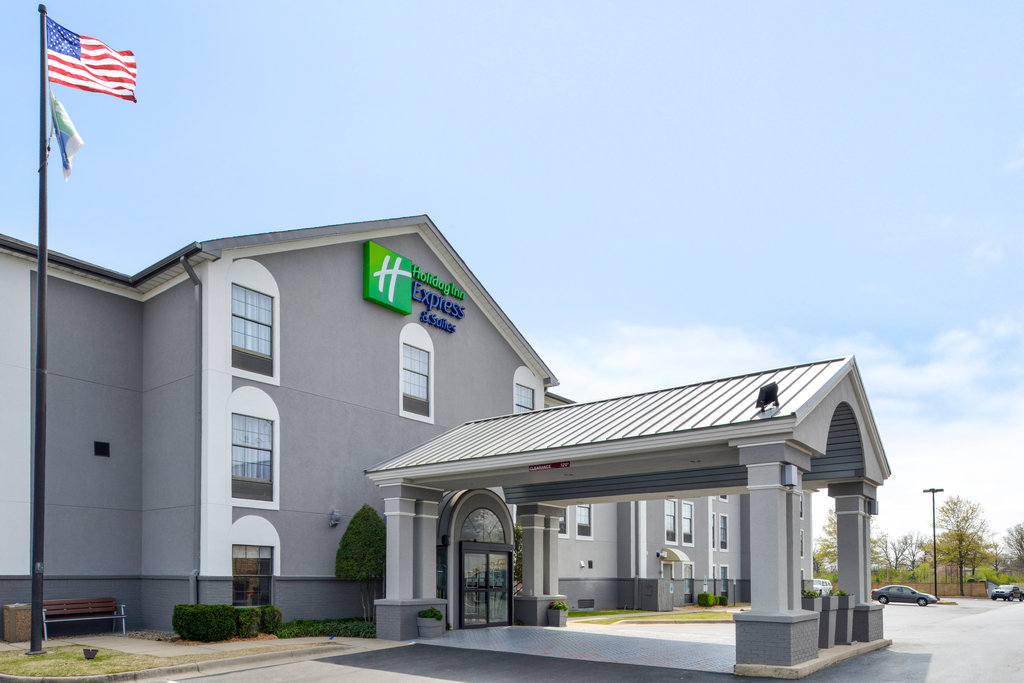 Holiday Inn Express & Suites NORTH LITTLE ROCK - Tap to explore photos