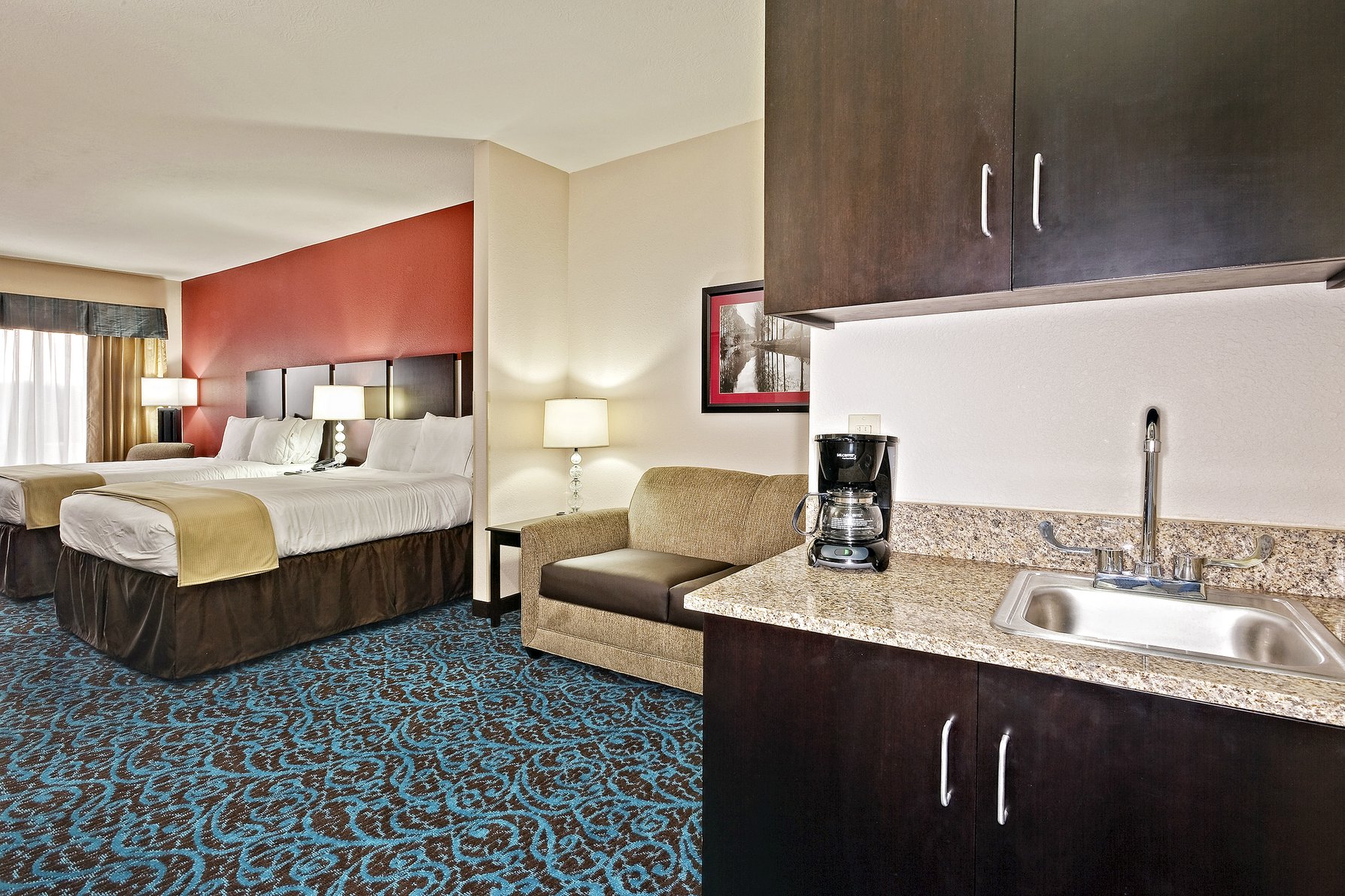 Holiday Inn Express & Suites - New Philadelphia Southwest Room Type - 2 Queen Suite Comm Mobil Access Tub