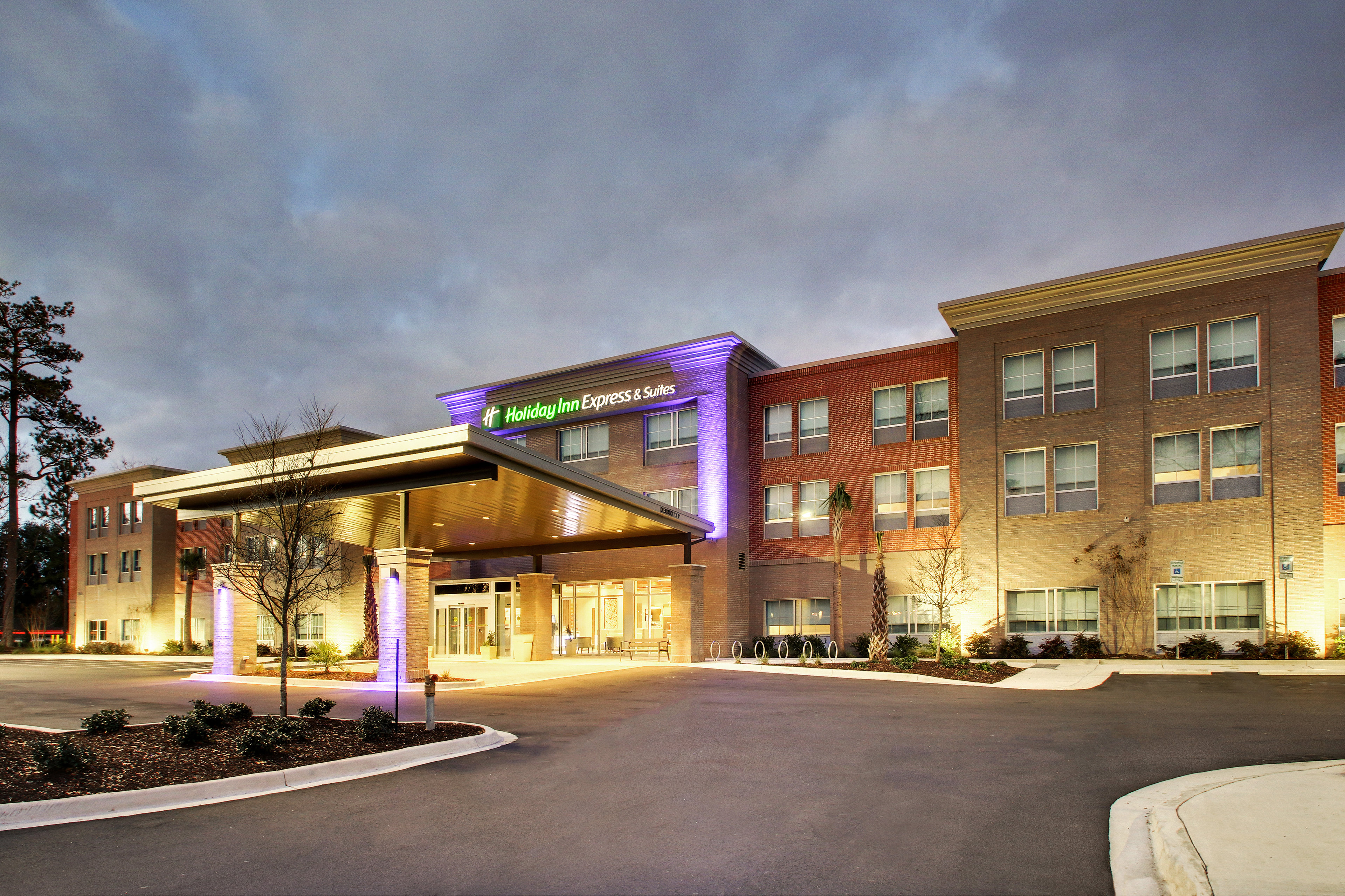 Holiday Inn Express/Suites Charleston NE
