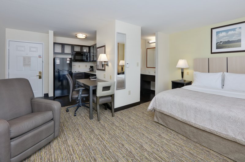 CANDLEWOOD SUITES
