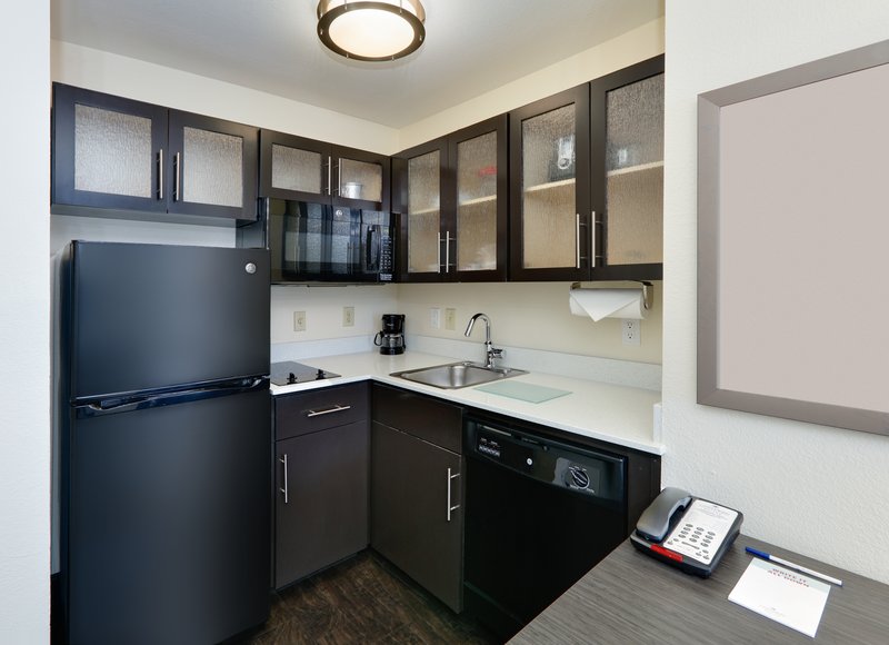 CANDLEWOOD SUITES